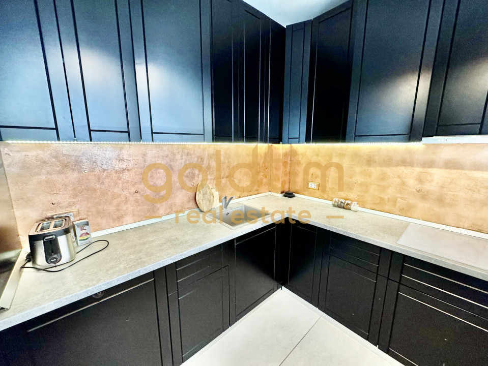 BLOC BOUTIQUE/PIPERA/ZONA LINISTITA/PARCARE INCLUSA