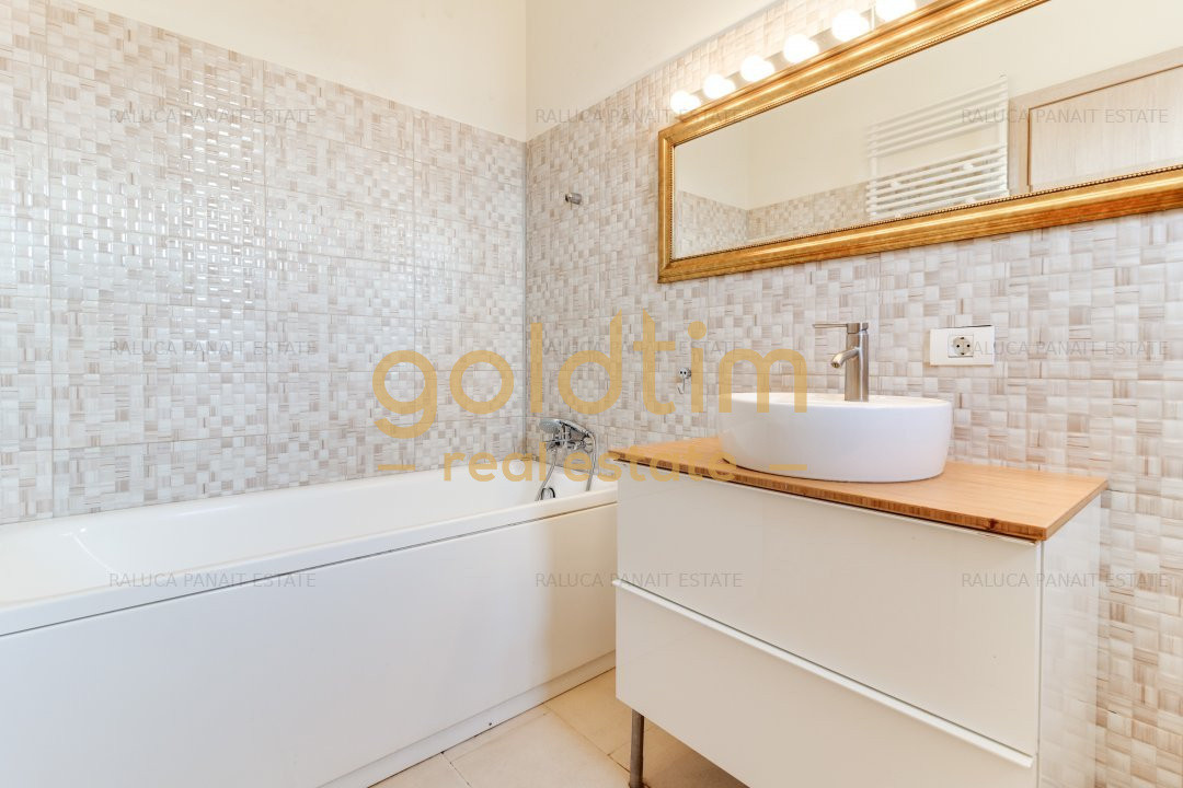 APARTAMENT SINGUR PE NIVEL/PRIVELISTE SUPERBA