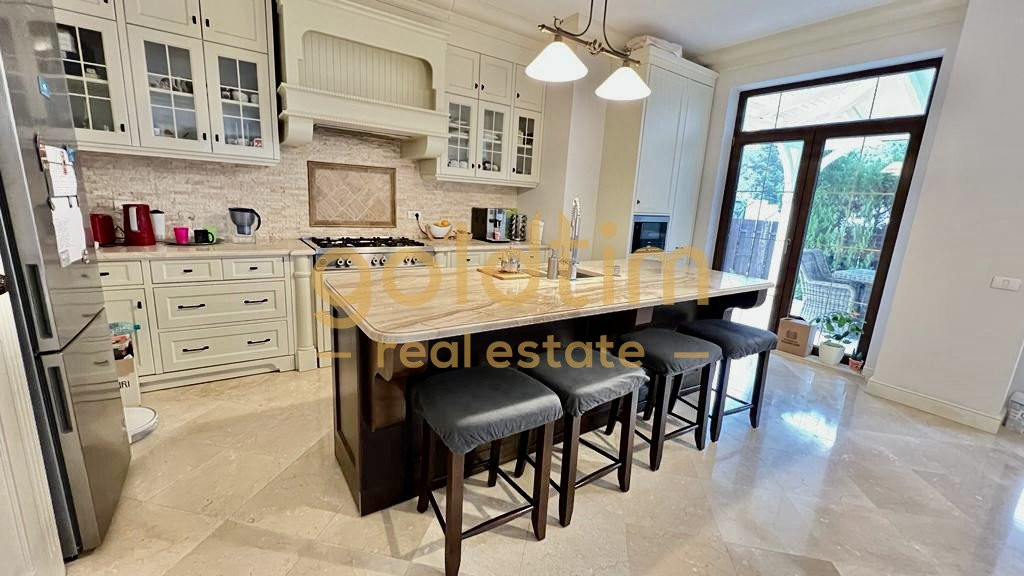 NOU/VILA INDIVIDUALA/CUIRTE