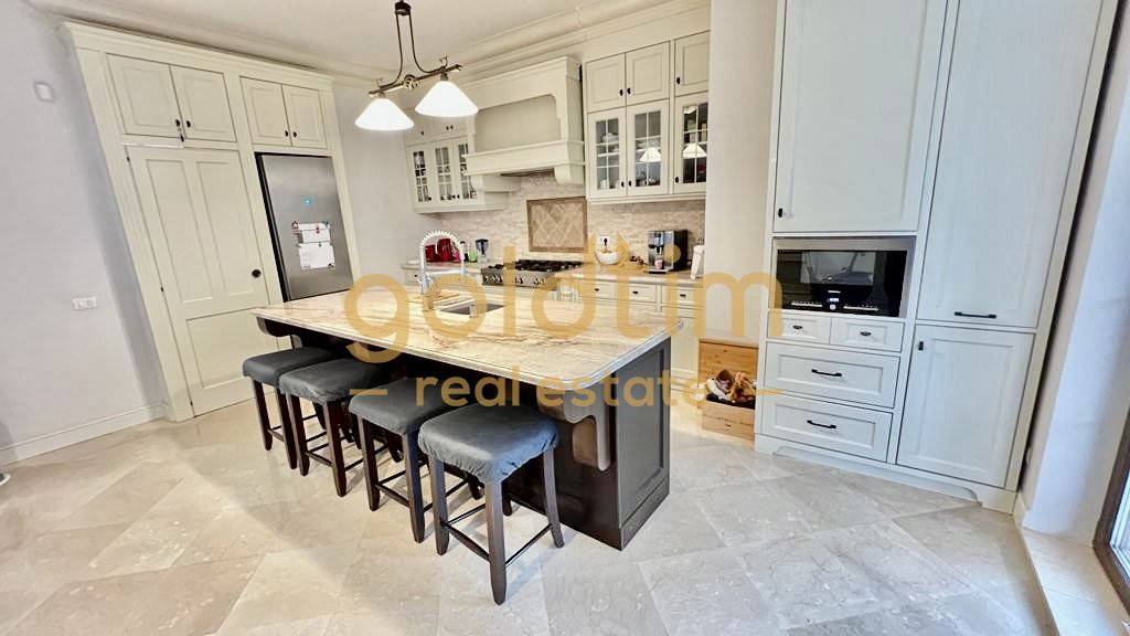 NOU/VILA INDIVIDUALA/CUIRTE