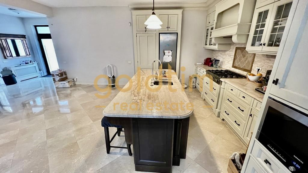 NOU/VILA INDIVIDUALA/CUIRTE