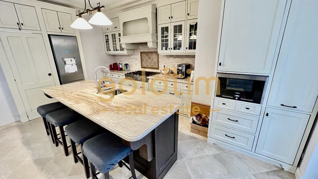 NOU/VILA INDIVIDUALA/CUIRTE