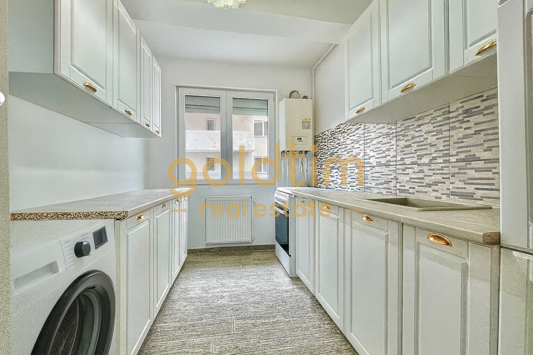 NOU/ BALCON GENEROS/ BUCATARIE INCHISA