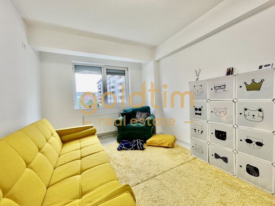 NOU/ BALCON GENEROS/ BUCATARIE INCHISA