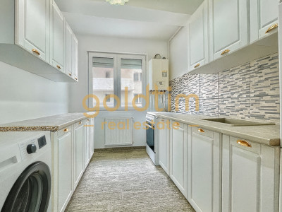 NOU/ BALCON GENEROS/ BUCATARIE INCHISA