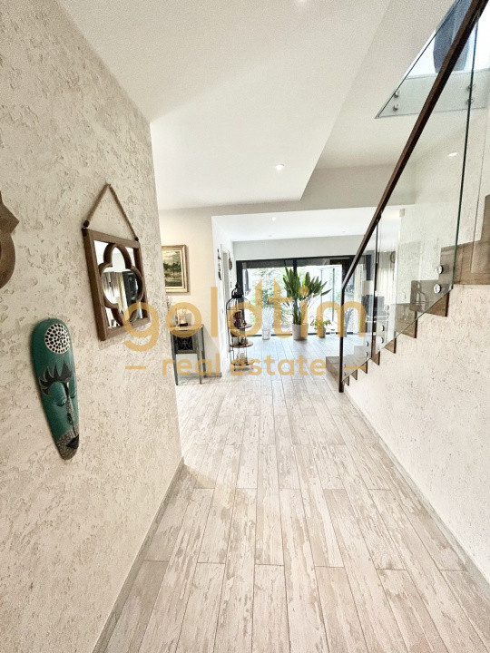 VILA SUPERBA/MOBILATA/UTILATA/PISCINA/CURTE 3000 MP/IESIRE LA LAC