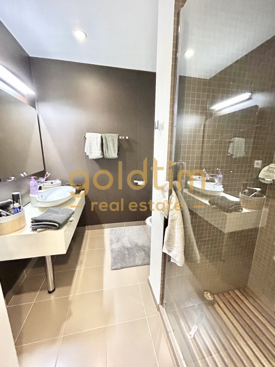 VILA SUPERBA/MOBILATA/UTILATA/PISCINA/CURTE 3000 MP/IESIRE LA LAC