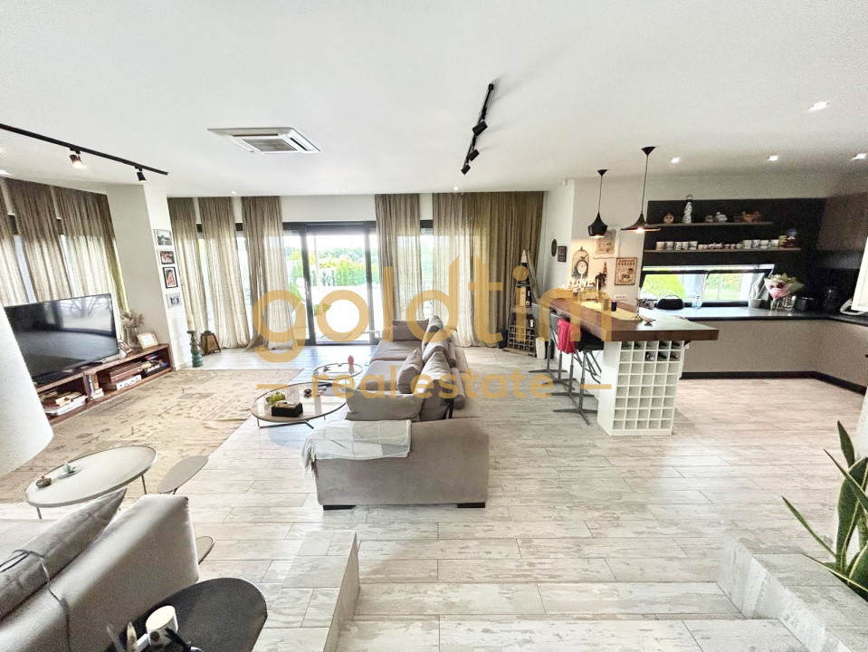 VILA SUPERBA/MOBILATA/UTILATA/PISCINA/CURTE 3000 MP/IESIRE LA LAC