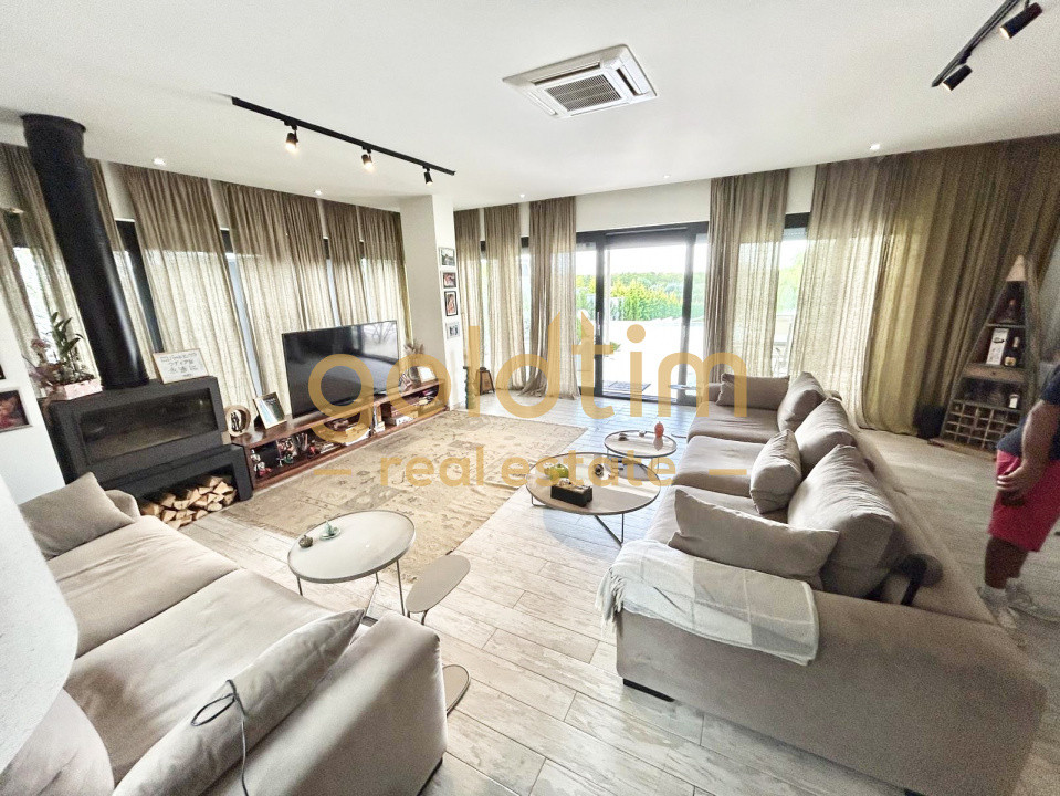 VILA SUPERBA/MOBILATA/UTILATA/PISCINA/CURTE 3000 MP/IESIRE LA LAC