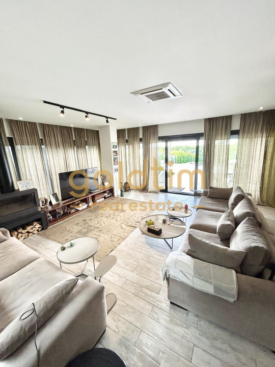 VILA SUPERBA/MOBILATA/UTILATA/PISCINA/CURTE 3000 MP/IESIRE LA LAC