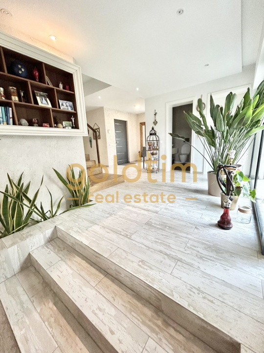 VILA SUPERBA/MOBILATA/UTILATA/PISCINA/CURTE 3000 MP/IESIRE LA LAC