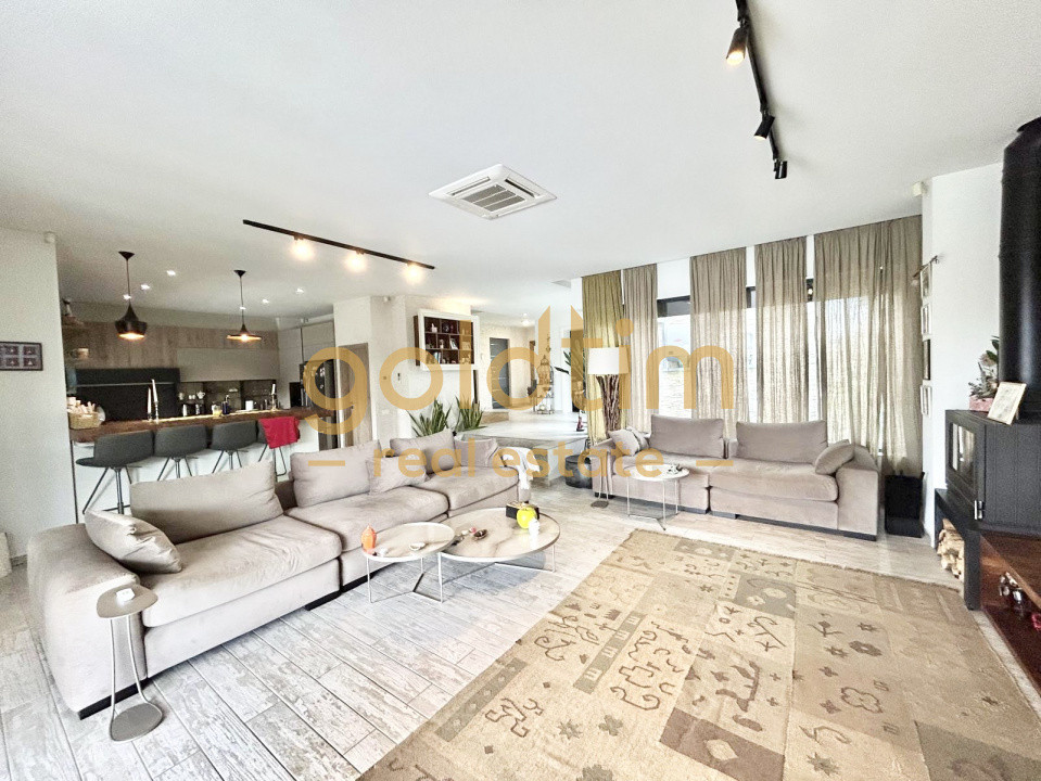 VILA SUPERBA/MOBILATA/UTILATA/PISCINA/CURTE 3000 MP/IESIRE LA LAC