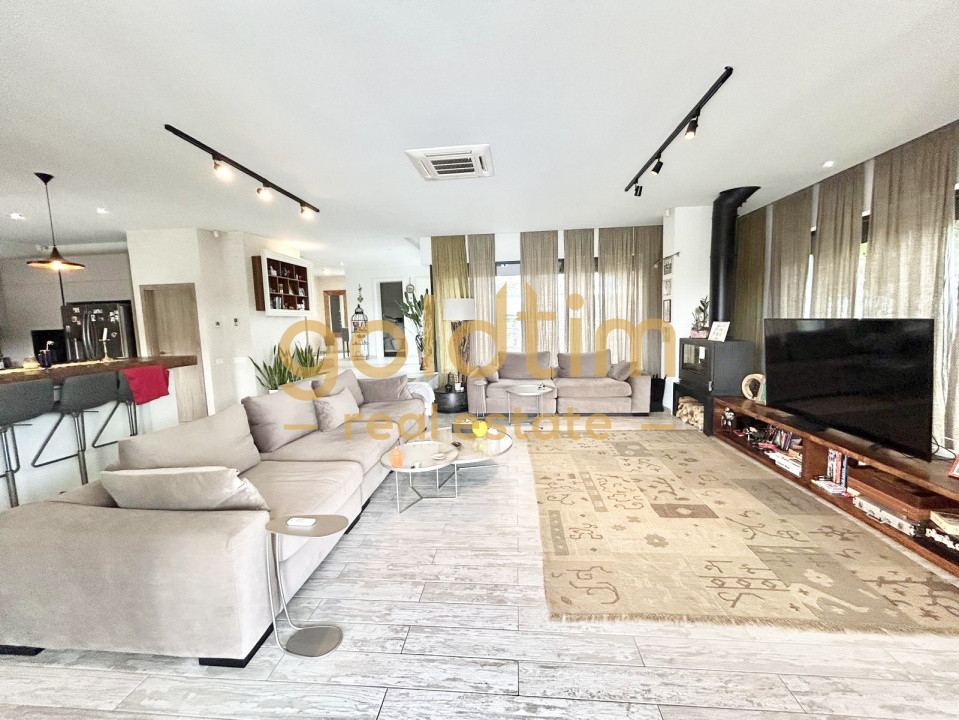 VILA SUPERBA/MOBILATA/UTILATA/PISCINA/CURTE 3000 MP/IESIRE LA LAC