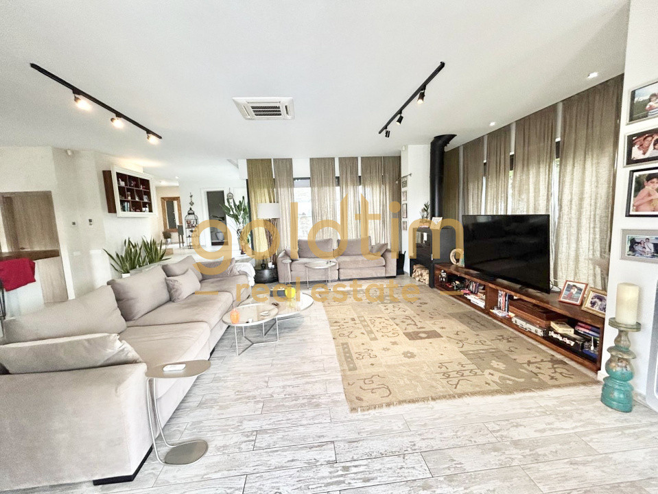 VILA SUPERBA/MOBILATA/UTILATA/PISCINA/CURTE 3000 MP/IESIRE LA LAC