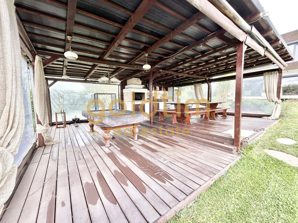 VILA SUPERBA/MOBILATA/UTILATA/PISCINA/CURTE 3000 MP/IESIRE LA LAC