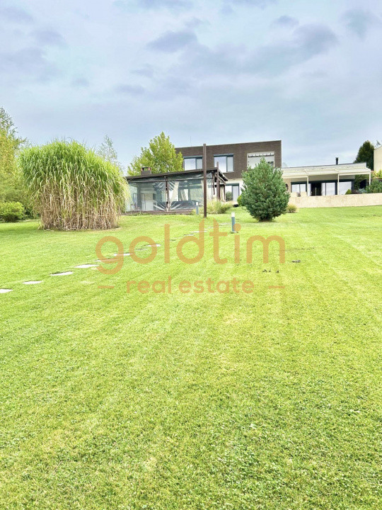 VILA SUPERBA/MOBILATA/UTILATA/PISCINA/CURTE 3000 MP/IESIRE LA LAC