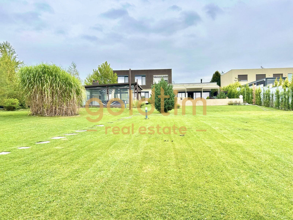 VILA SUPERBA/MOBILATA/UTILATA/PISCINA/CURTE 3000 MP/IESIRE LA LAC