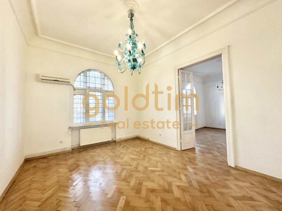 APARTAMENT IN VILA INTERBELICA/ARHITECTURA SUPERBA/INTRARE SEPARATA/DOROBANTI