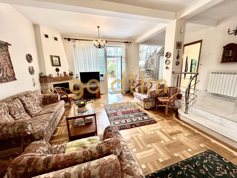 VILA 5 CAMERE CU PISCINA/TEREN 2650MP/CASA PERSONAL/GARAJ/SNAGOV-CIOFLICENI/