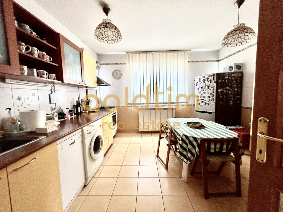 VILA 5 CAMERE CU PISCINA/TEREN 2650MP/CASA PERSONAL/GARAJ/SNAGOV-CIOFLICENI/