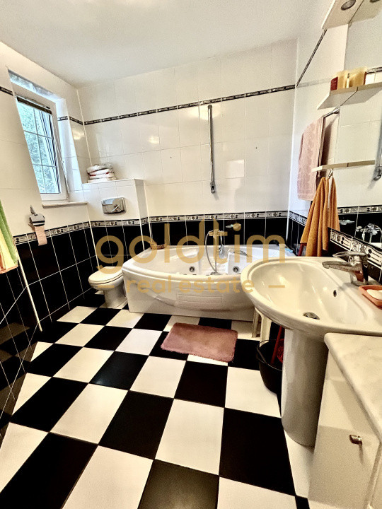 VILA 5 CAMERE CU PISCINA/TEREN 2650MP/CASA PERSONAL/GARAJ/SNAGOV-CIOFLICENI/