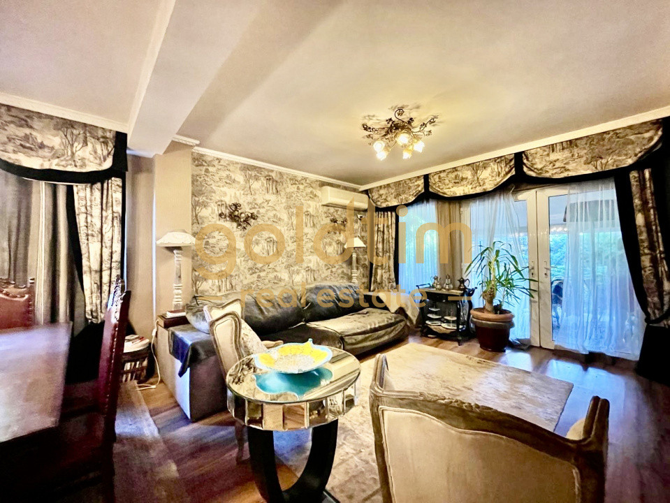 SUPERB/GRADINA/VEGETATIE MATURA/VILA INDIVIDUALA/PISCINA EXTERIOARA