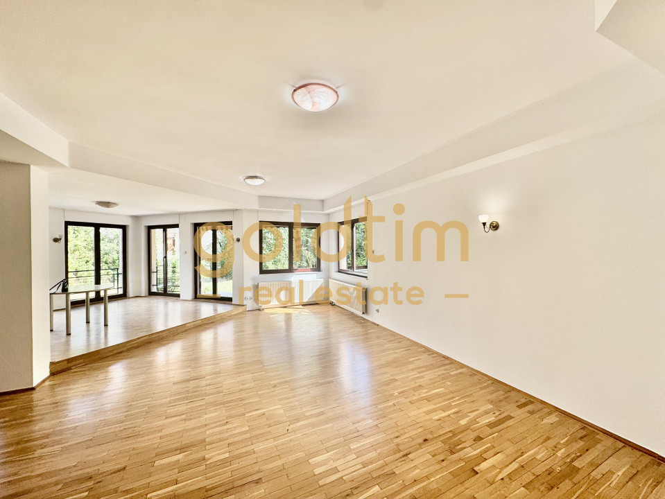 VILA INDIVIDUALA/TEREN LIBER 710 MP/ GARAJ/ ANSAMBLU SECURIZAT