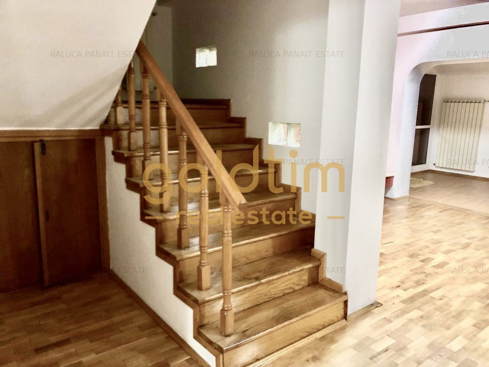 VILA INDIVIDUALA/ CURTE 400 MP