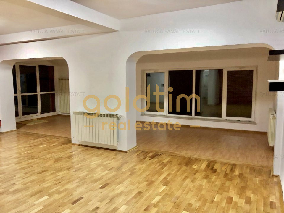 VILA INDIVIDUALA/ CURTE 400 MP