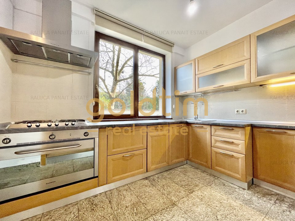 2 CASE INDIVIDUALE/SUPRAFETE GENEROASE/1800 MPTEREN/ PISCINA/ 