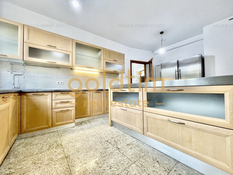 2 CASE INDIVIDUALE/SUPRAFETE GENEROASE/1800 MPTEREN/ PISCINA/ 