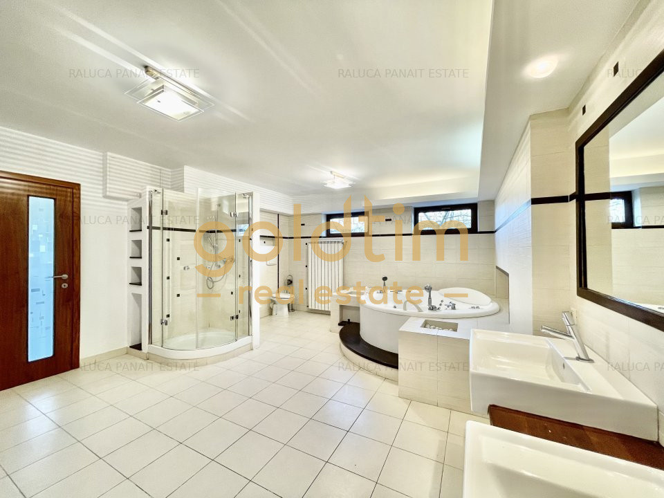 2 CASE INDIVIDUALE/SUPRAFETE GENEROASE/1800 MPTEREN/ PISCINA/ 