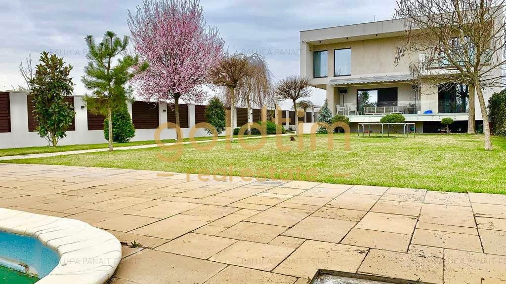 SUPERB/RENOVATA/ PISCINA/ CURTE GENEROASA