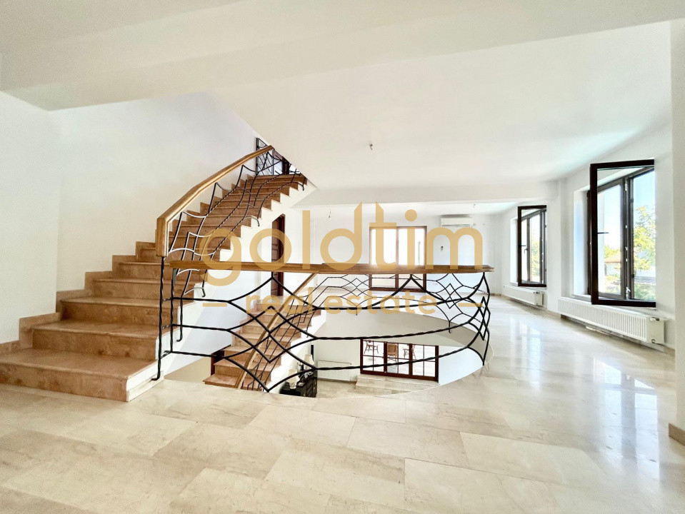 VILA INDIVIDUALA RENOVATA/PISCINA INCALZITA/CURTE/SPATIOASA/GARAJ/IANCU NICOLAE