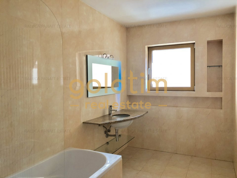 SUPERB CU GRADINA PRIVATA SI LOC DE PARCARE-COMISION 0