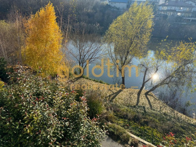 SUPERB/ UNIC/ VEDERE LAC/TERASA 20 MP/ 2 BAI/ SPATII DEPOZITARE