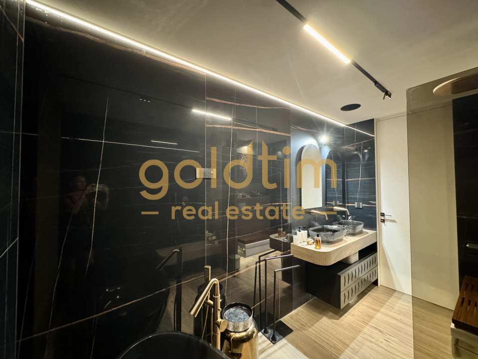 SUPERB/ PENTHOUSE MOBILAT SI UTILAT/ 3 PARCARI/ TERASA 70 mp