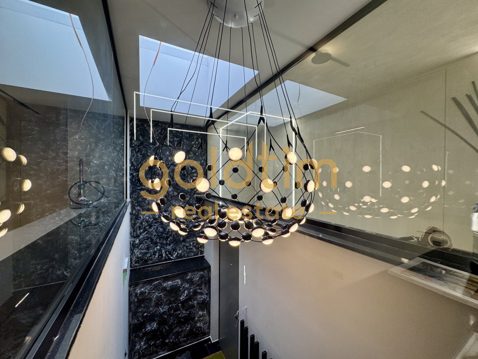 SUPERB/ PENTHOUSE MOBILAT SI UTILAT/ 3 PARCARI/ TERASA 70 mp