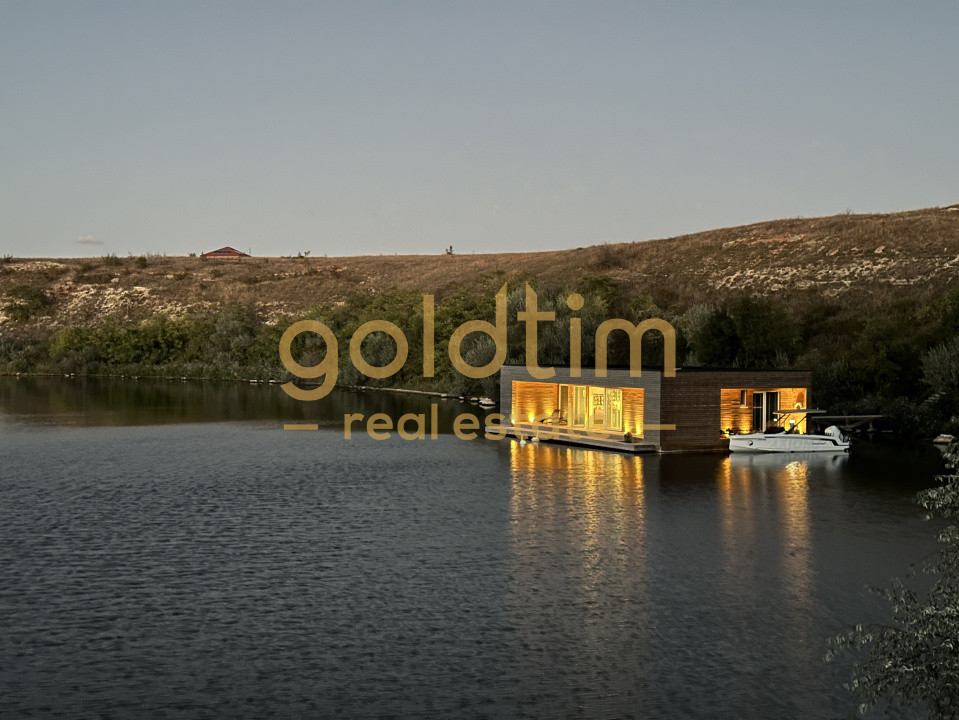 CASA PLUTITOARE/CONSTRUCTIE BETON PLUTITOR/UNICA IN ROMANIA/5 LOCURI DE ACOSTARE