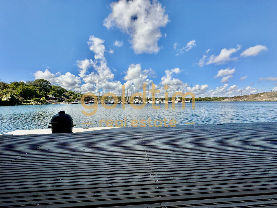 CASA PLUTITOARE/CONSTRUCTIE BETON PLUTITOR/UNICA IN ROMANIA/5 LOCURI DE ACOSTARE