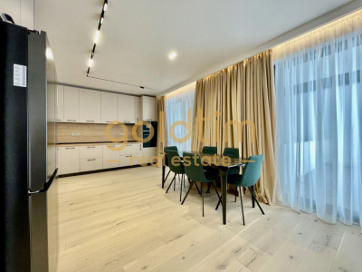 DUPLEX/ZONA REFERINTA/ LOC PARCARE