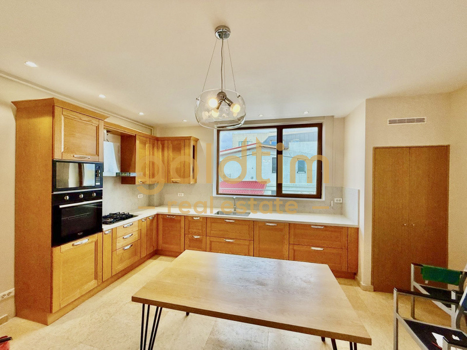 VIEW SUPERB CATRE LAC/2 locuri DE PARCARE/BOXA/LUMINOS SI INTIM