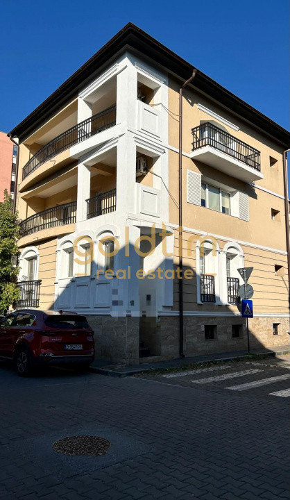 VILA SUPERBA 7 CAMERE, 330MP, D+P+2+M, PTA. DOMENII-STRADAL,2004/BIROURI-CLINICA