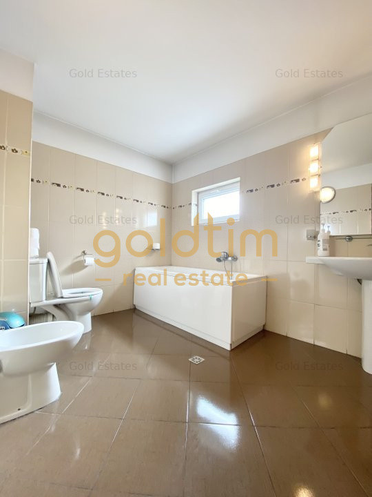 VILA SUPERBA 7 CAMERE, 330MP, D+P+2+M, PTA. DOMENII-STRADAL,2004/BIROURI-CLINICA