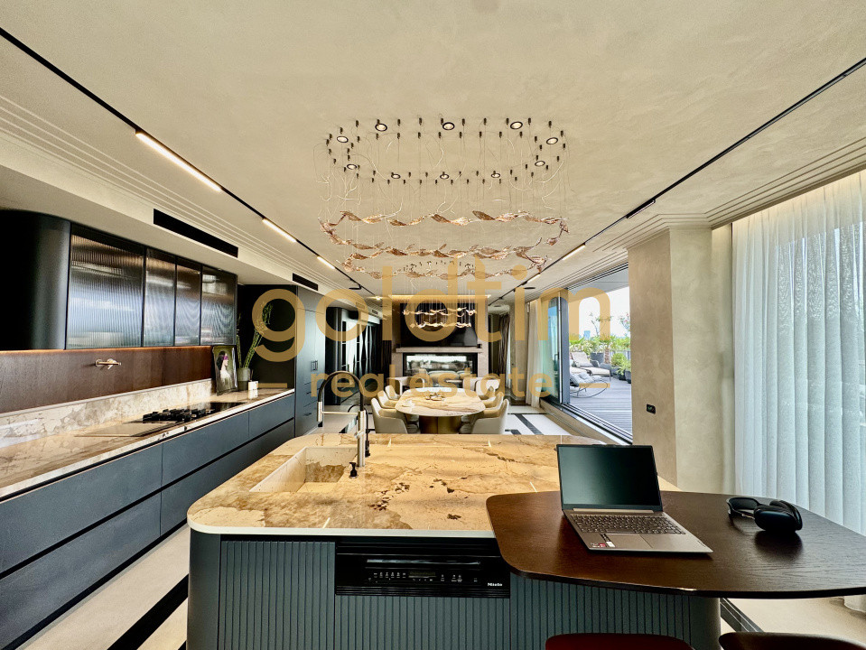 SUPERB/ PENTHOUSE MOBILAT SI UTILAT/ 3 PARCARI/ TERASA 70 mp