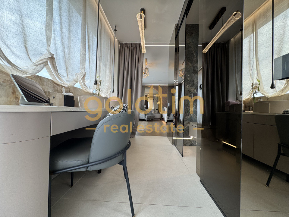 SUPERB/ PENTHOUSE MOBILAT SI UTILAT/ 3 PARCARI/ TERASA 70 mp