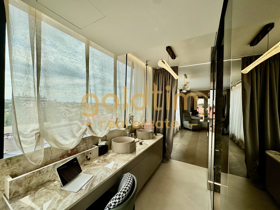 SUPERB/ PENTHOUSE MOBILAT SI UTILAT/ 3 PARCARI/ TERASA 70 mp