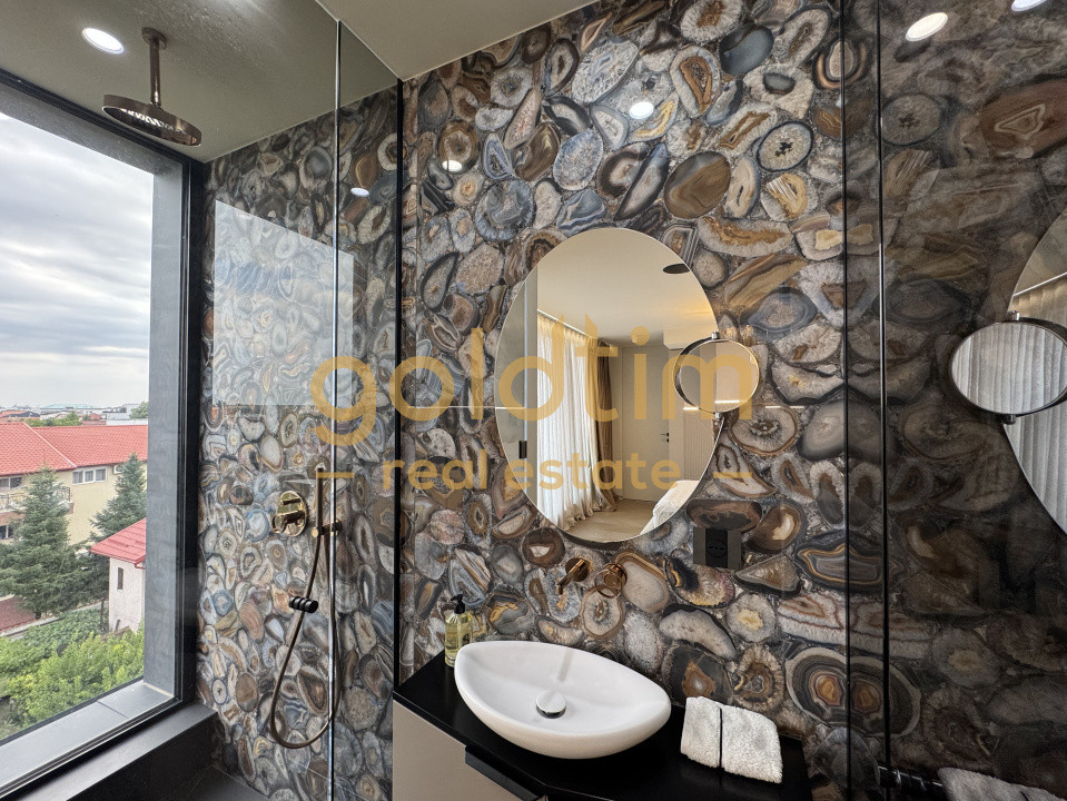 SUPERB/ PENTHOUSE MOBILAT SI UTILAT/ 3 PARCARI/ TERASA 70 mp