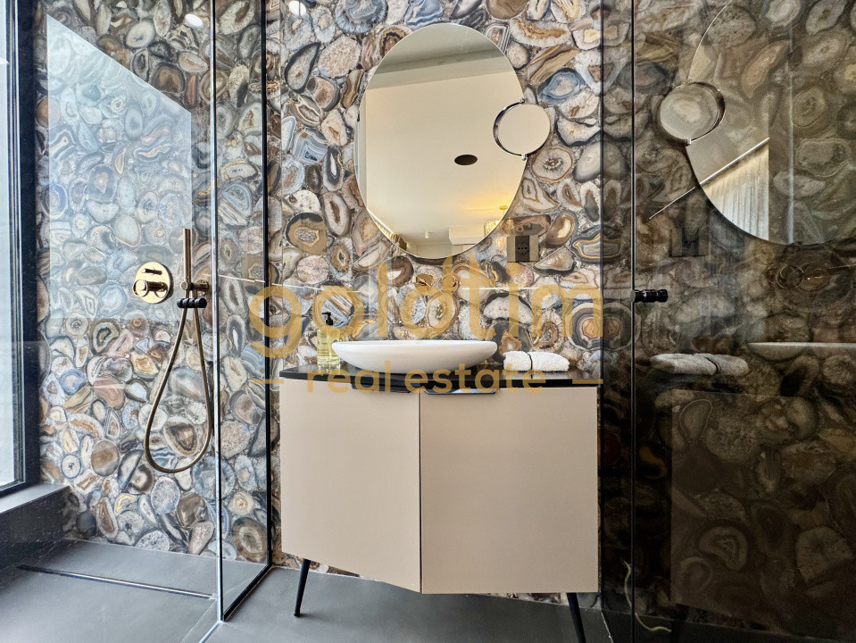 SUPERB/ PENTHOUSE MOBILAT SI UTILAT/ 3 PARCARI/ TERASA 70 mp