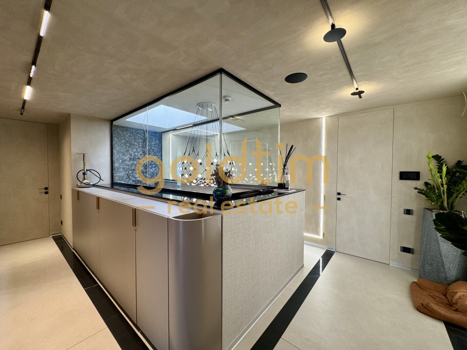 SUPERB/ PENTHOUSE MOBILAT SI UTILAT/ 3 PARCARI/ TERASA 70 mp